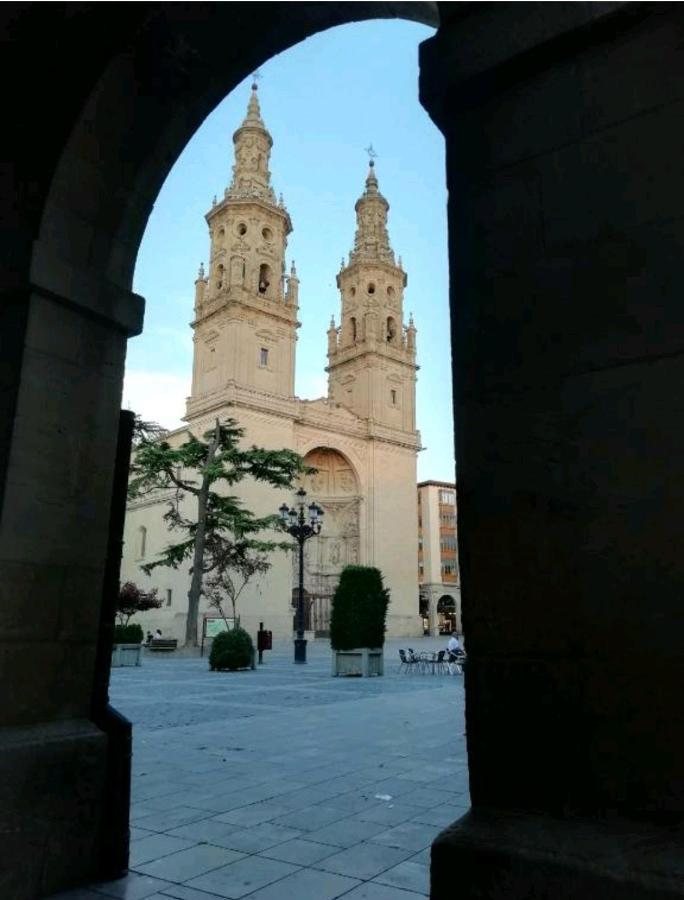 Gonzalo De Berceo 15 " Calidad-Sobrio" And " Free Private Parking " Logroño Exterior foto