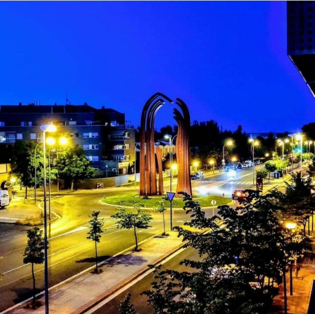 Gonzalo De Berceo 15 " Calidad-Sobrio" And " Free Private Parking " Logroño Quarto foto